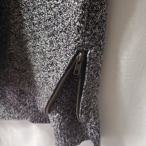 Madewell.  Beautiful Heavy-Weight Dark Gray Sweater. Size XXS. - Picture 7 of 13